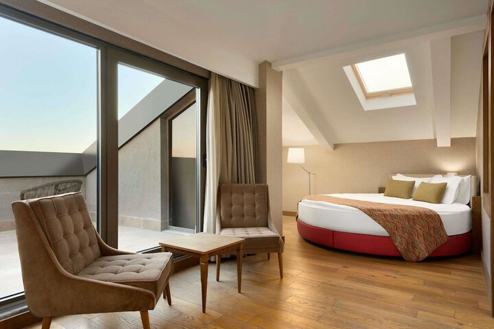 Room 8 of 35