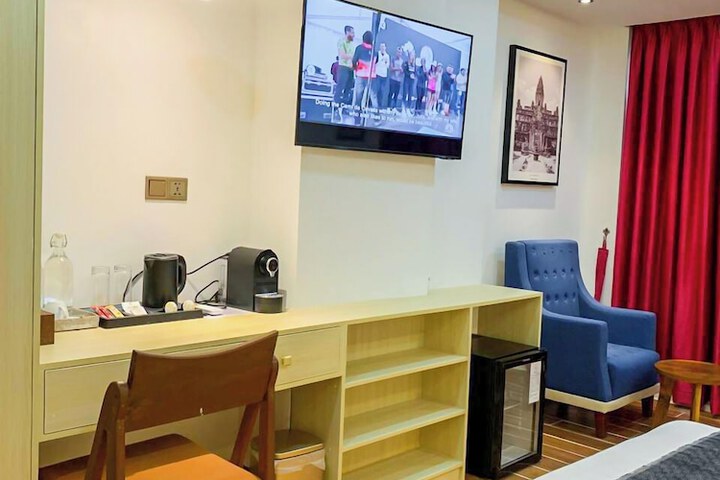 Room 100 of 180