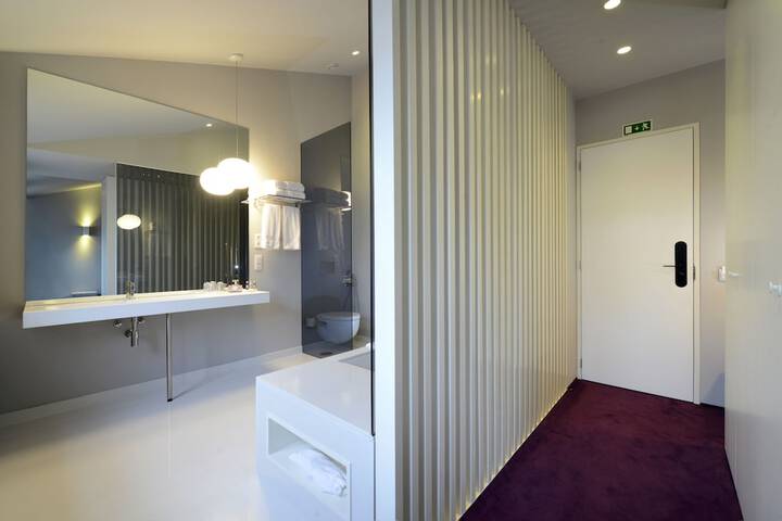 Room 26 of 46