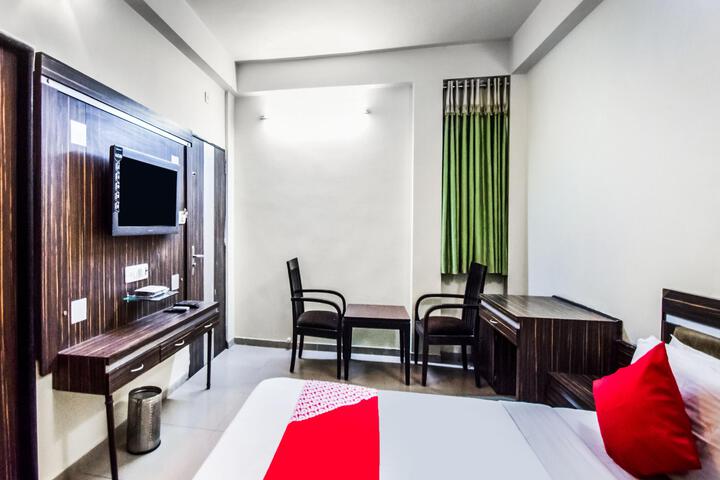Room 4 of 10