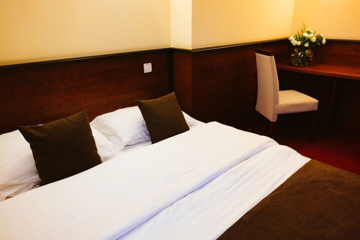 Room 20 of 99