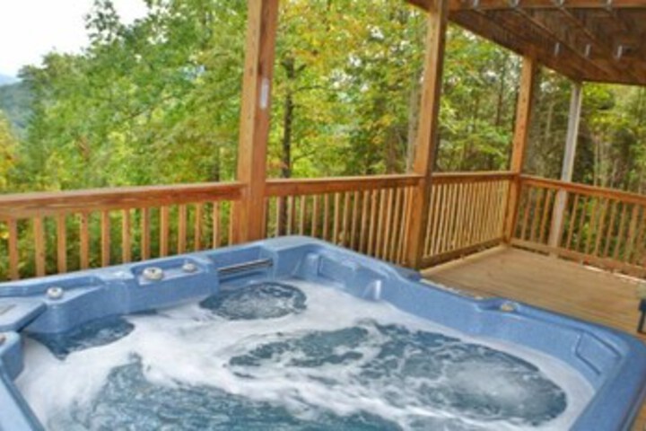 Eagles Point 3 Bedrooms 3 Bathrooms Cabin in Sevierville, TN