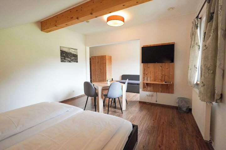 Room 4 of 29
