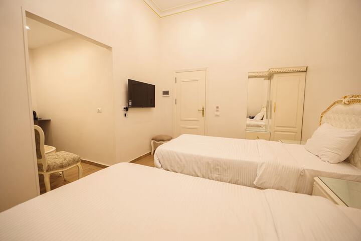 Room 29 of 82