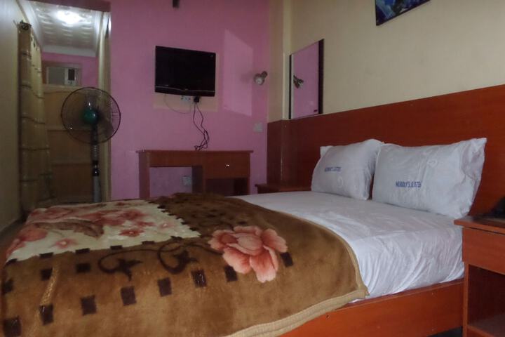 Room 5 of 28