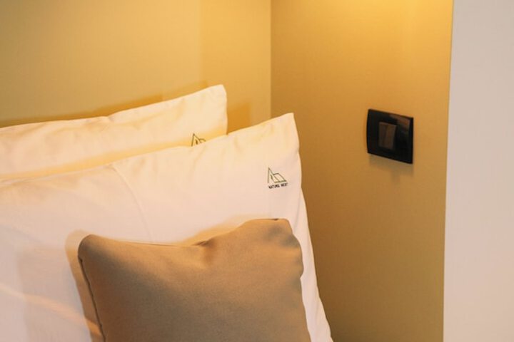 Room 38 of 184