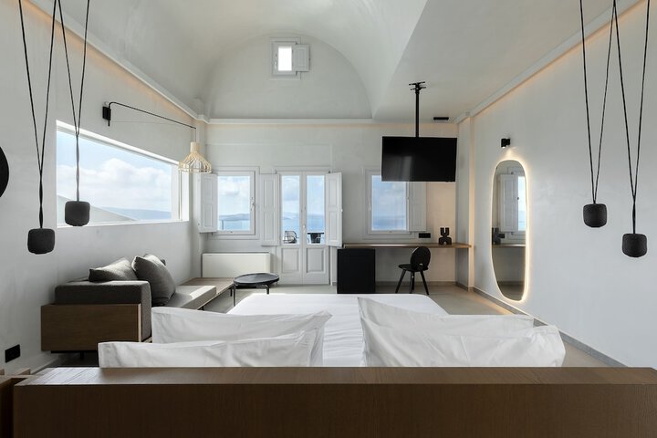 Room 8 of 82
