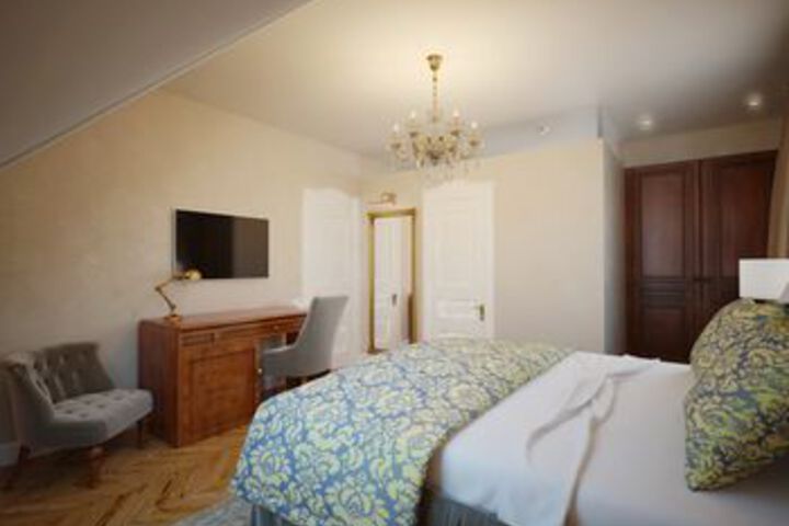 Room 12 of 23