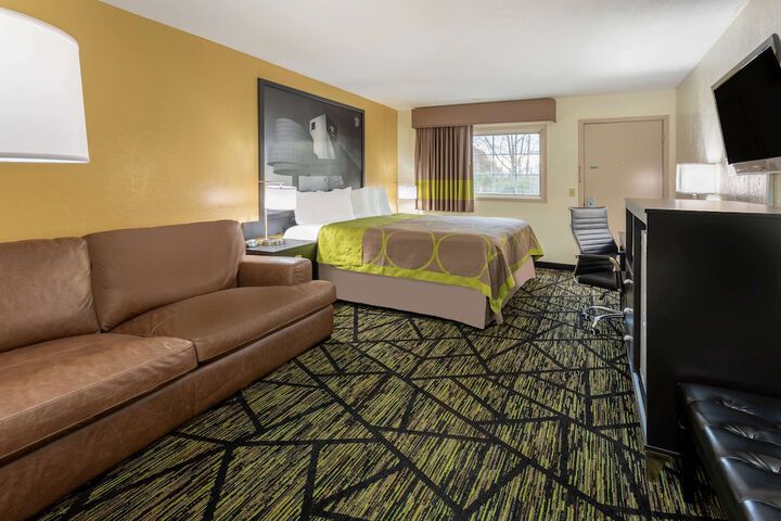 1 King Bed (1 of 6)