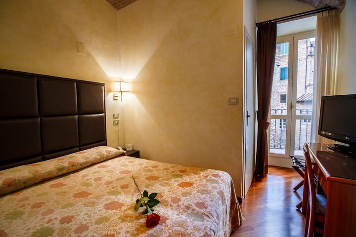 Room 14 of 66