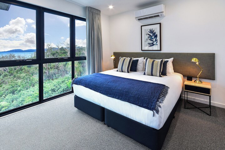 Room 100 of 342