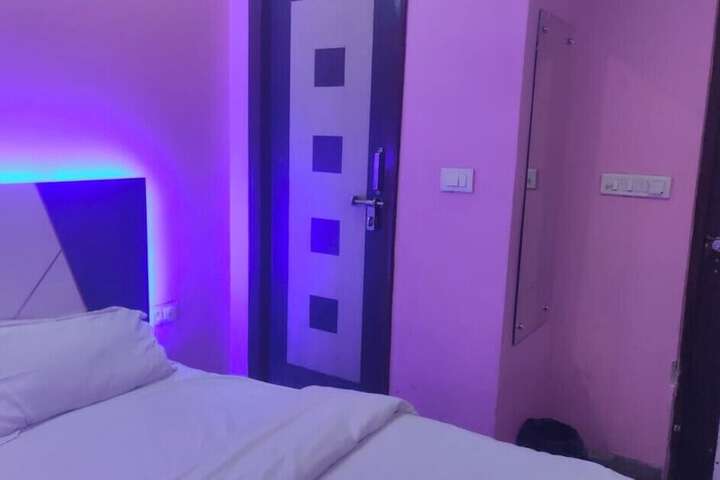 Room 4 of 6