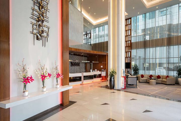Entrance & Lobby
