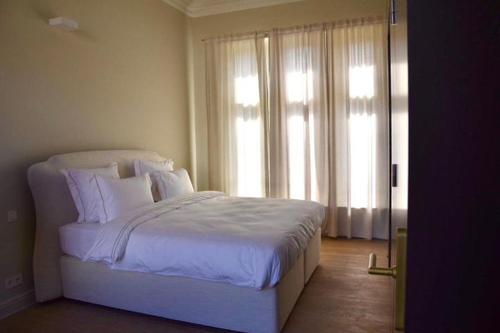 Room 6 of 18