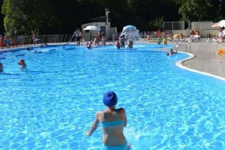 Hotel with Pool
