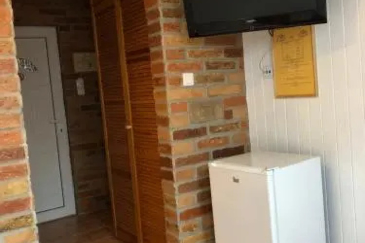 Room 5 of 10