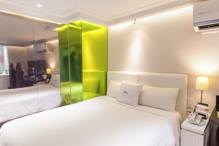 Room 8 of 14
