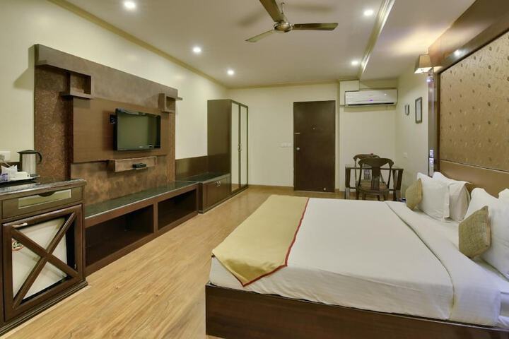 Room 16 of 48
