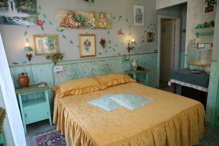 Room 8 of 32