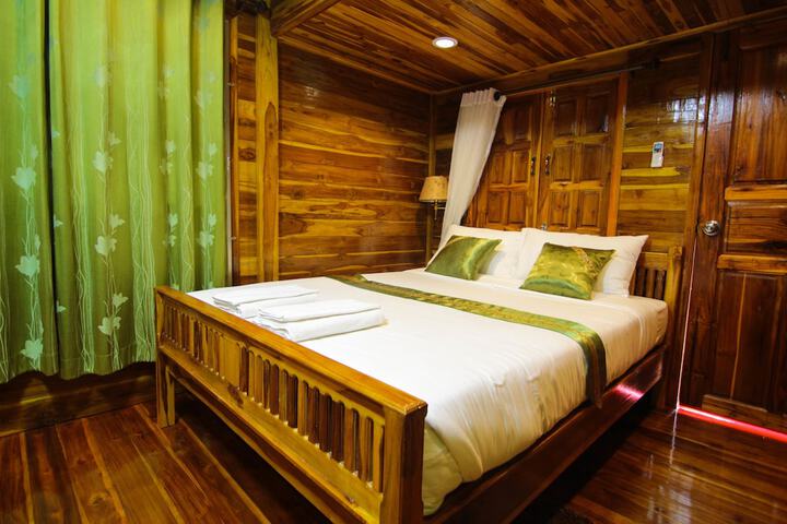 Room 4 of 34