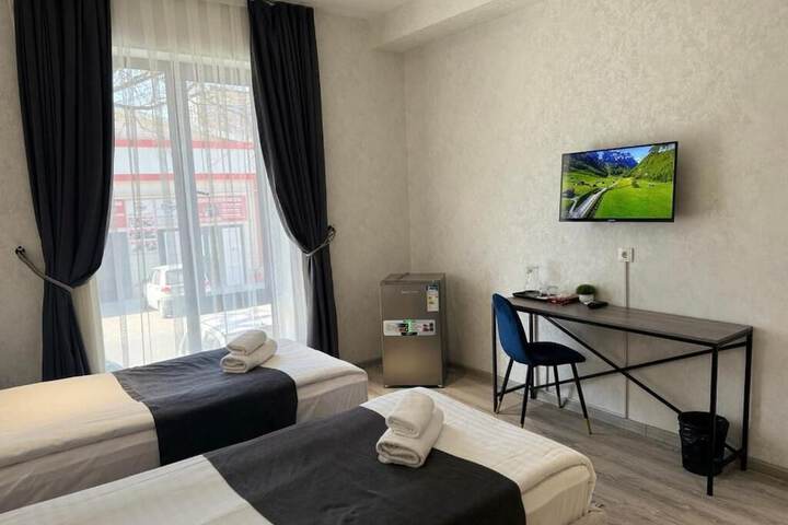 Room 2 of 62