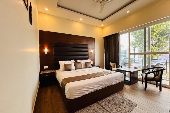 Room 32 of 50