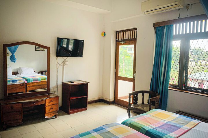 Room 6 of 14