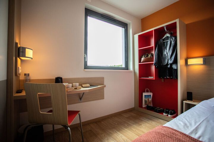 Room 28 of 43