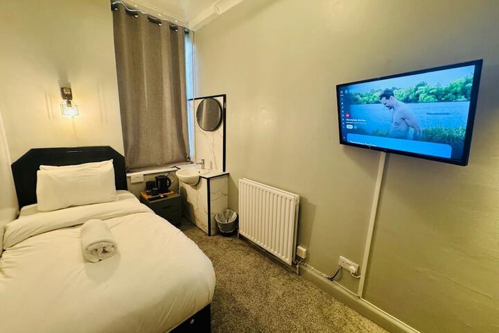 Room 9 of 41