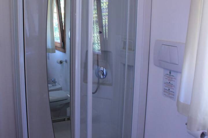 Room 16 of 32
