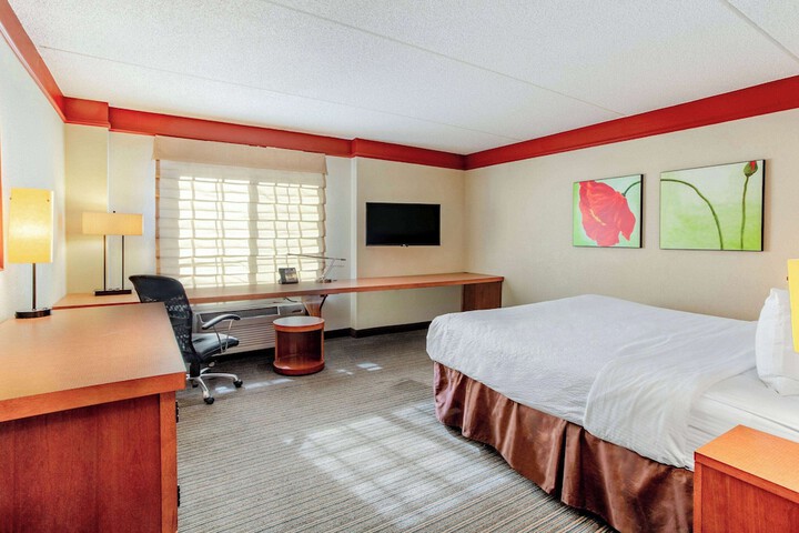 1 King Bed Accessible (2 of 8)
