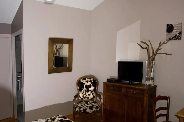 Room 3 of 7