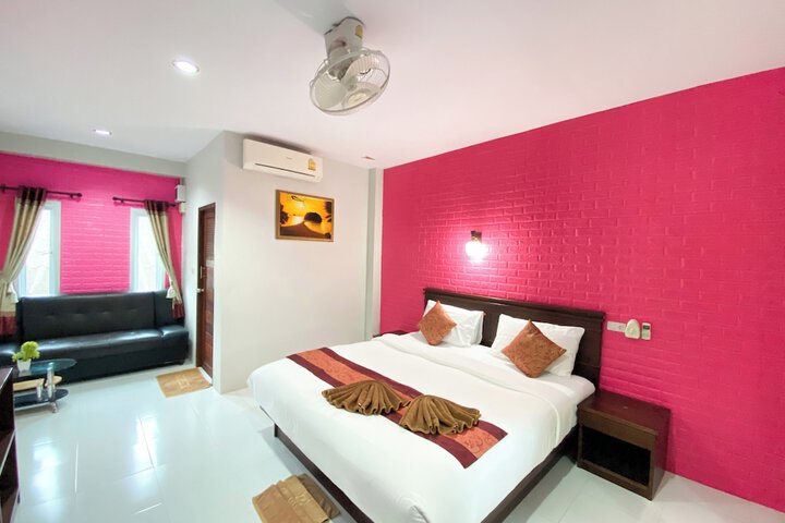 Room 27 of 77
