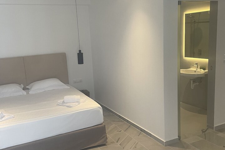 Room 6 of 50