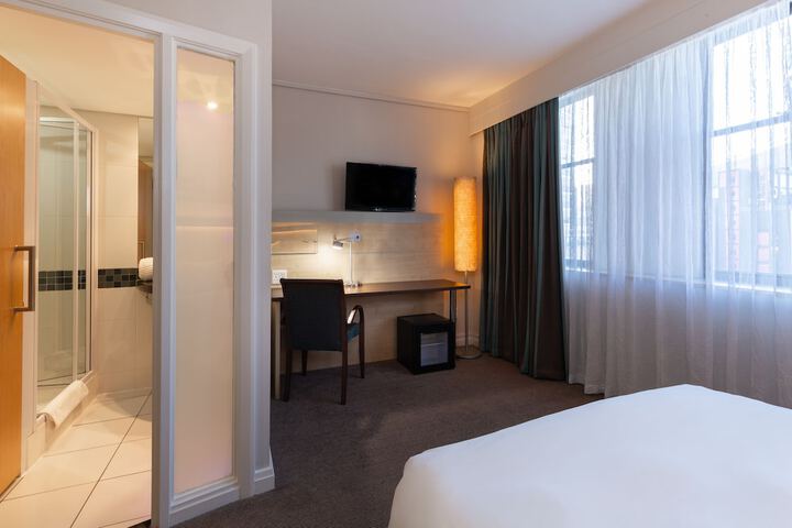 Room 3 of 96