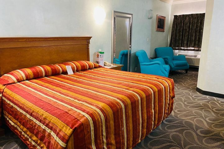 Room 9 of 27