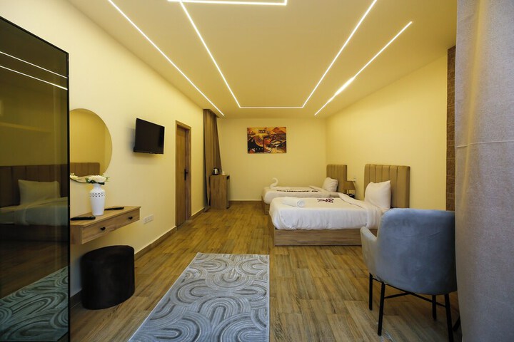 Room 10 of 177
