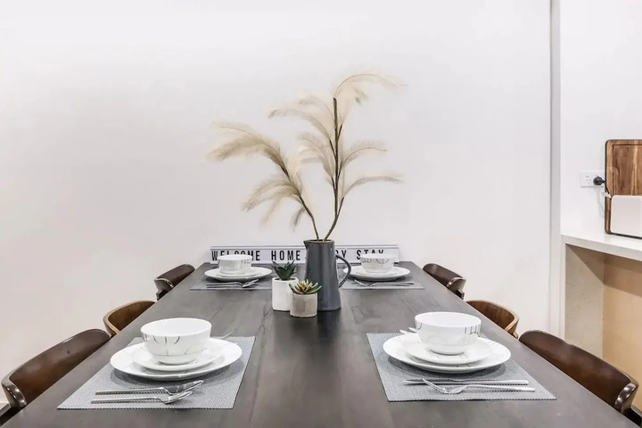 Dining 6 of 9