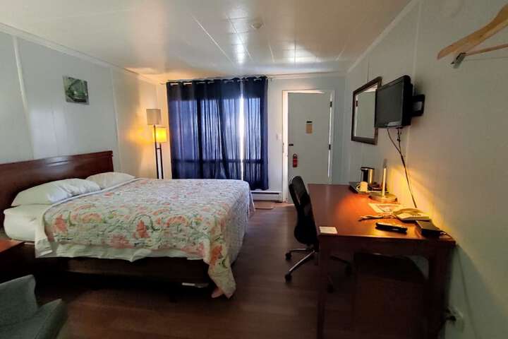 Room 6 of 13