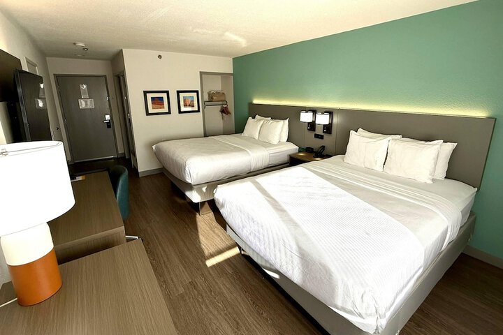 Room 13 of 35