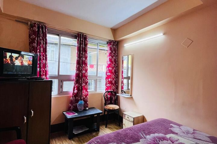 Room 13 of 28