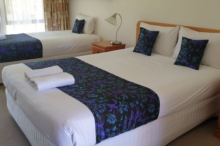 Room 10 of 99