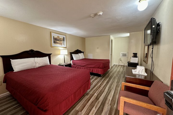 2 Double Beds (6 of 6)