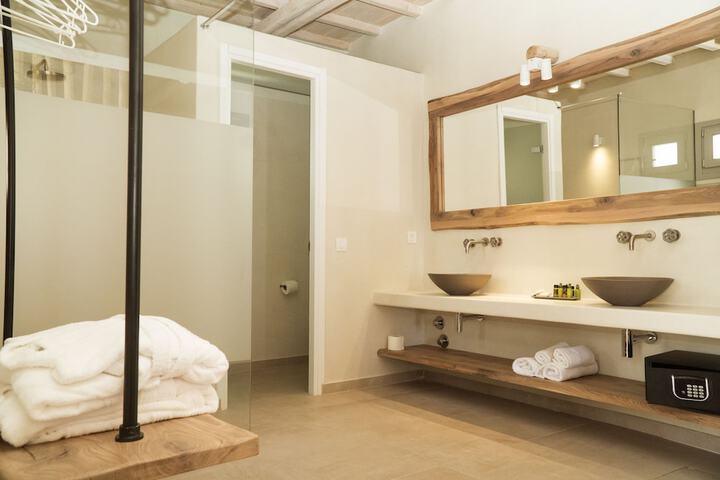 Room 33 of 70