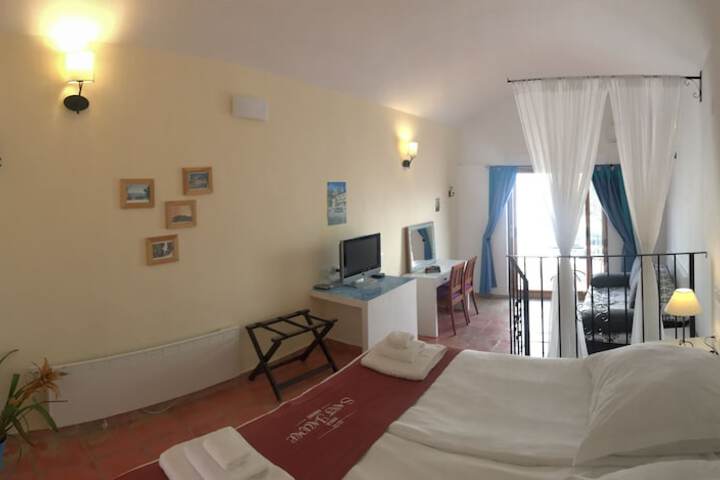Room 33 of 138