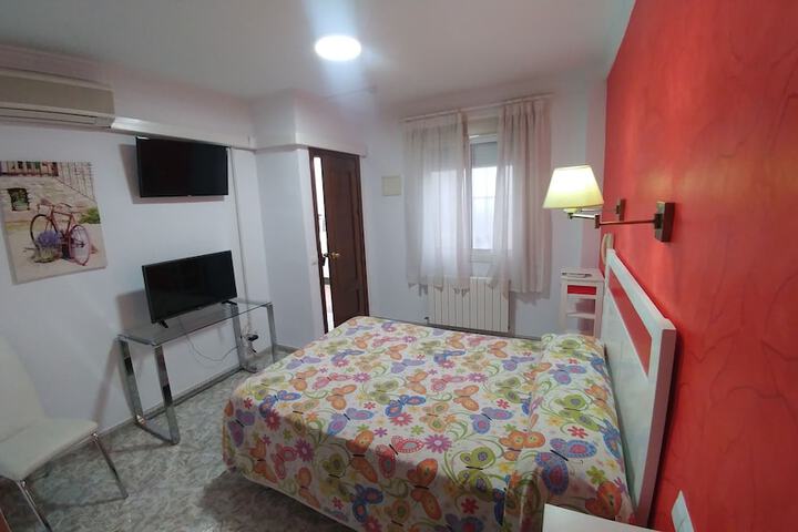 Room 3 of 43