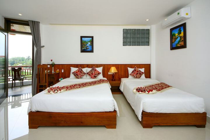 Room 4 of 28