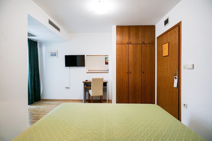Room 9 of 52