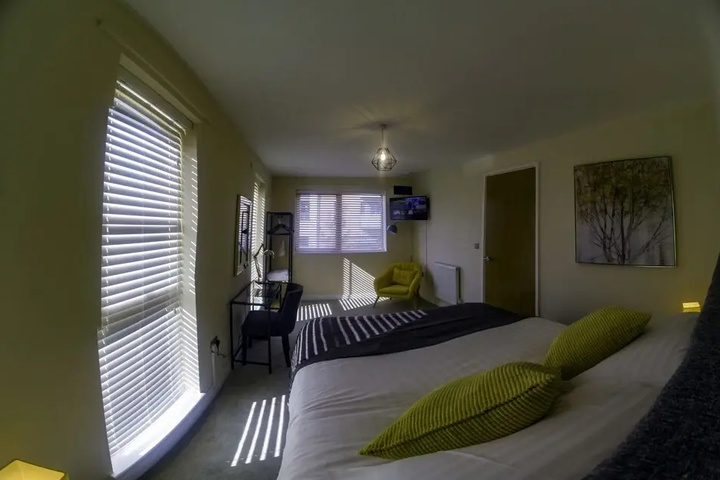 Room 11 of 19
