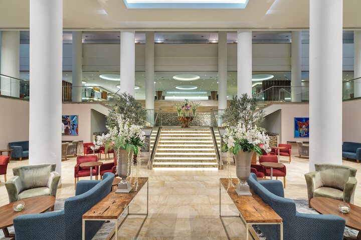 Entrance & Lobby